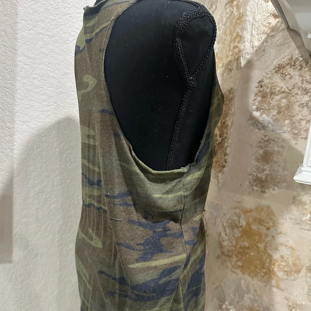 Camo colored tank top - Picture 3 of 3